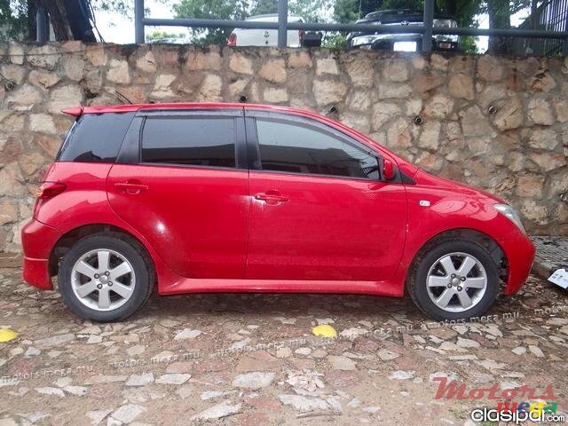 2004' Toyota IST photo #1