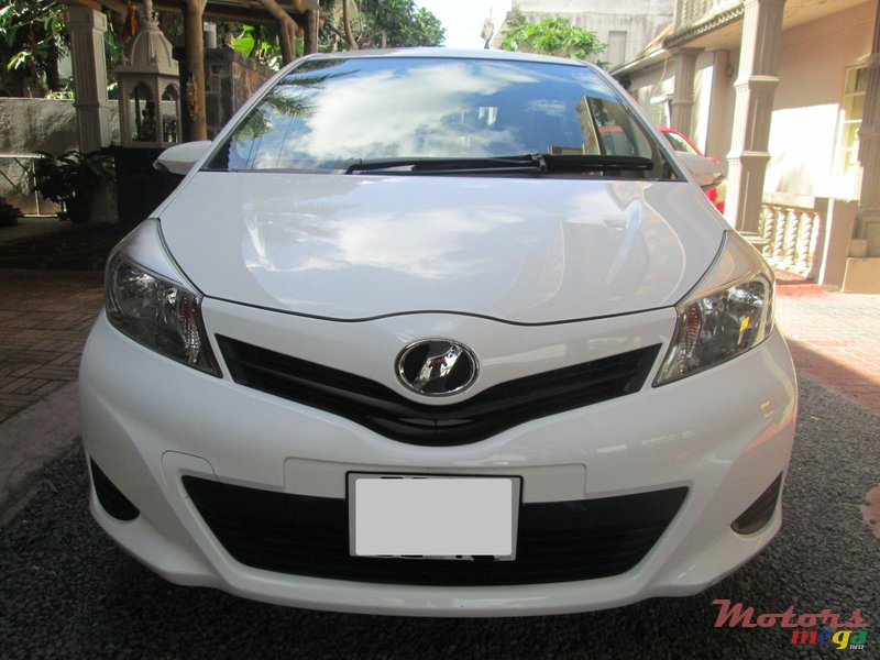 2013' Toyota Vitz photo #1