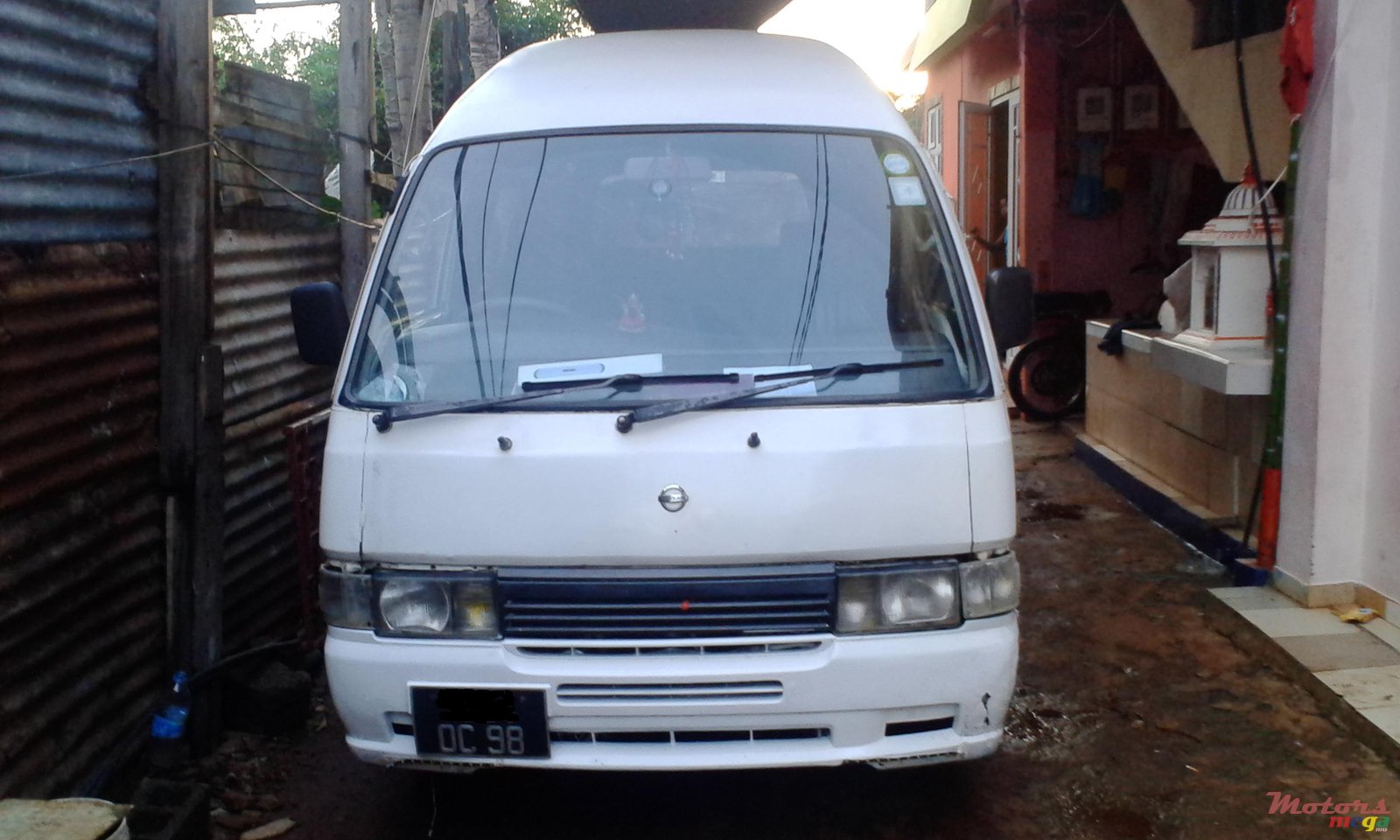 1998' Nissan Urvan photo #1