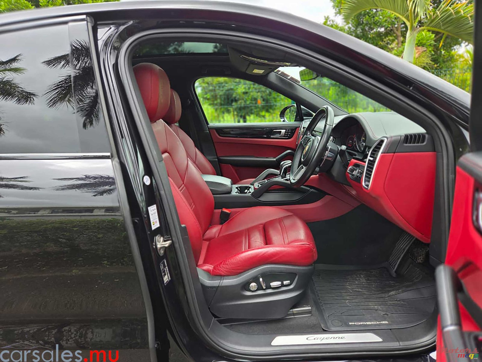 2020' Porsche Cayenne Coupé photo #6