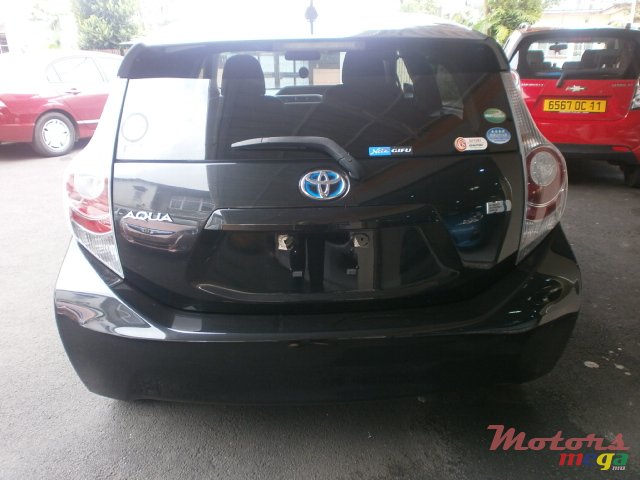 2013' Toyota Prius c AQUA JAPAN photo #2