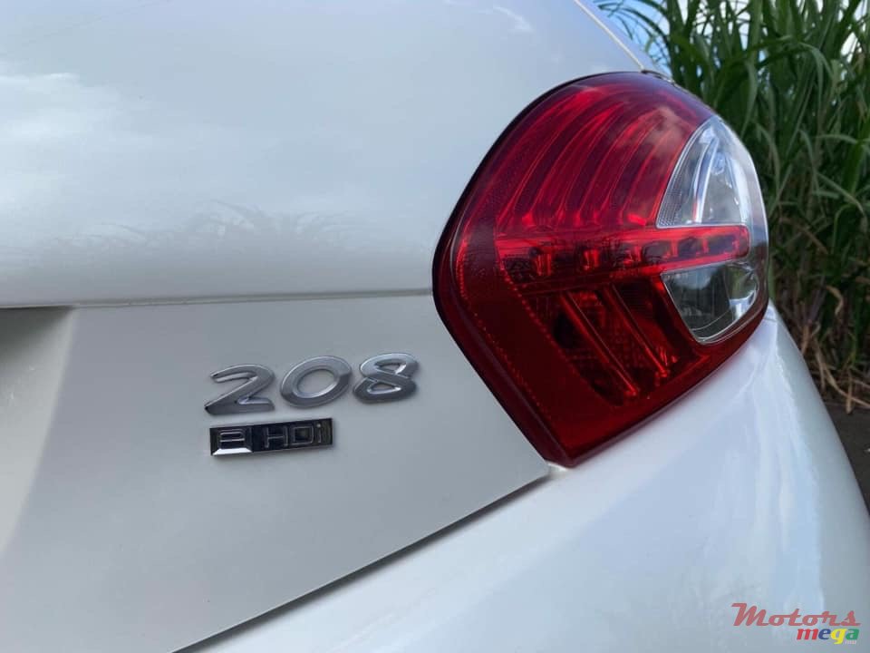 2013' Peugeot 208 photo #4