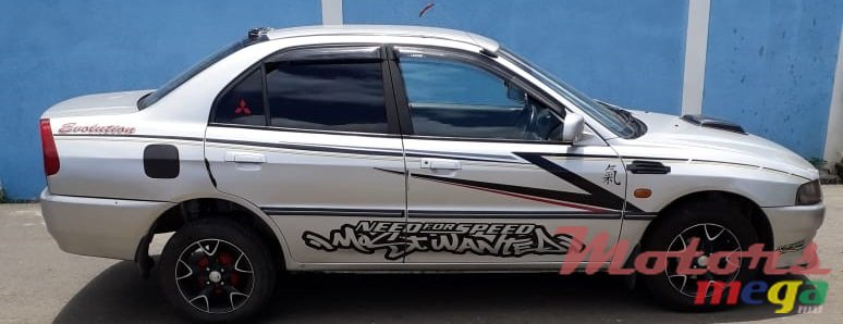 1999' Mitsubishi GLX Full Option photo #4