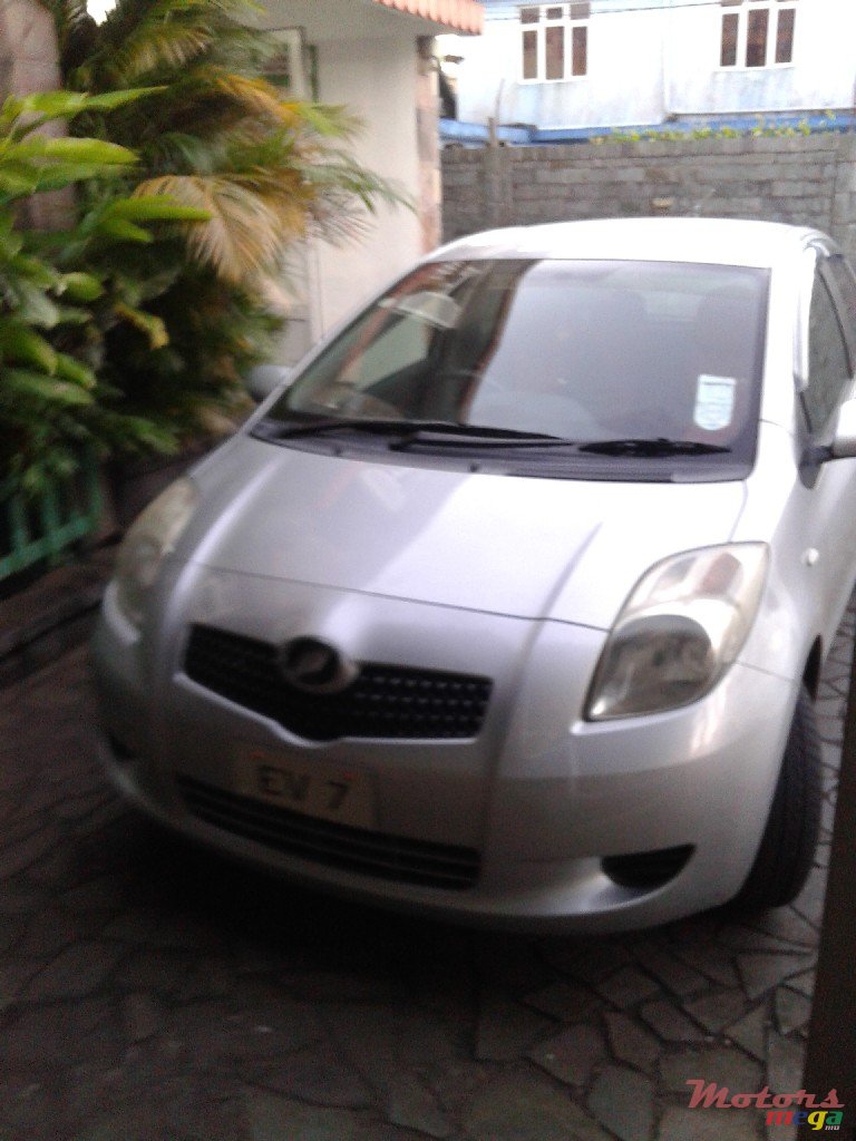 2006' Toyota Vitz photo #1