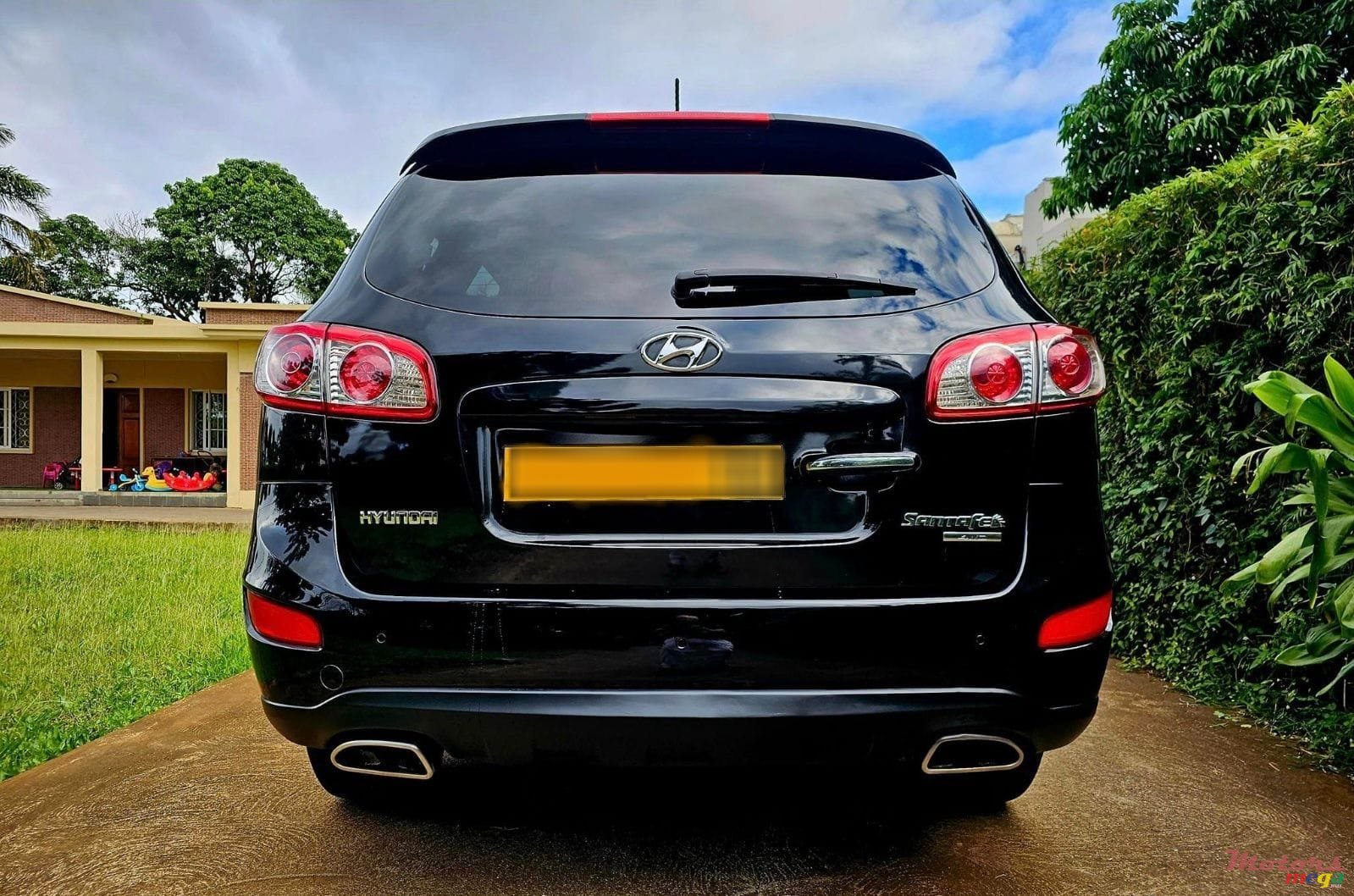 2010' Hyundai Santa Fe photo #4