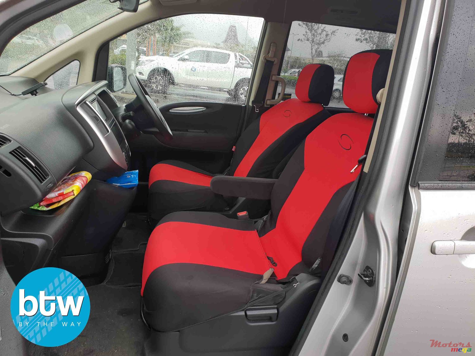 2010' Nissan Serena photo #6