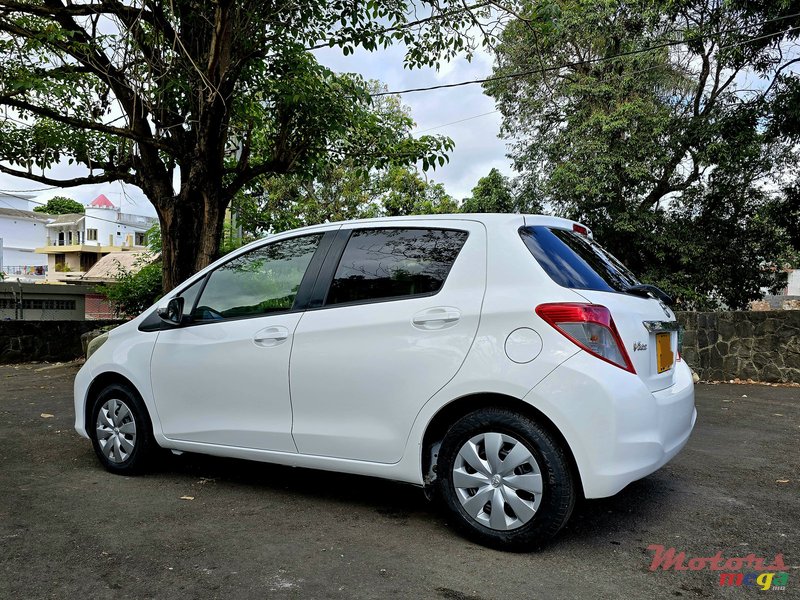 2013' Toyota Vitz photo #3