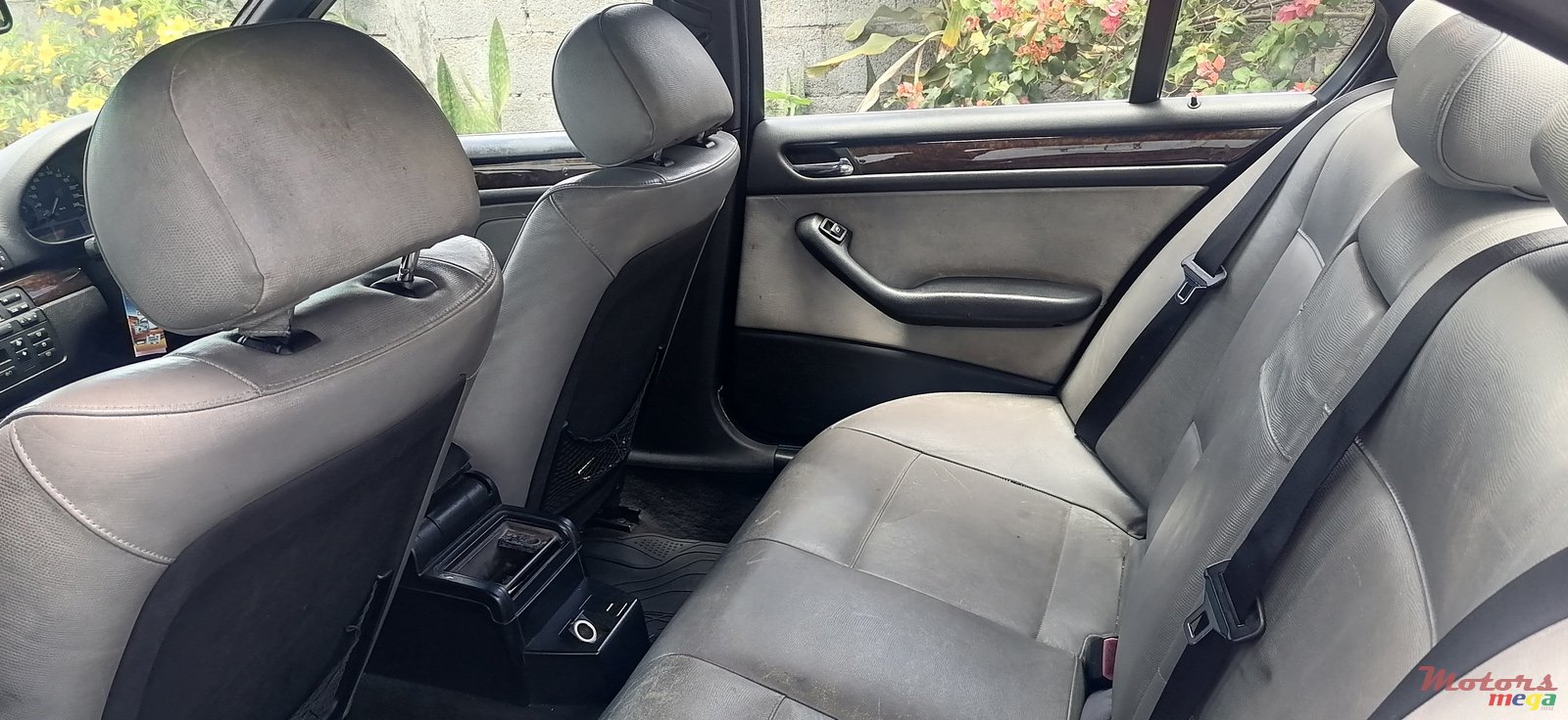 2004' BMW 3 Series Compact photo #5