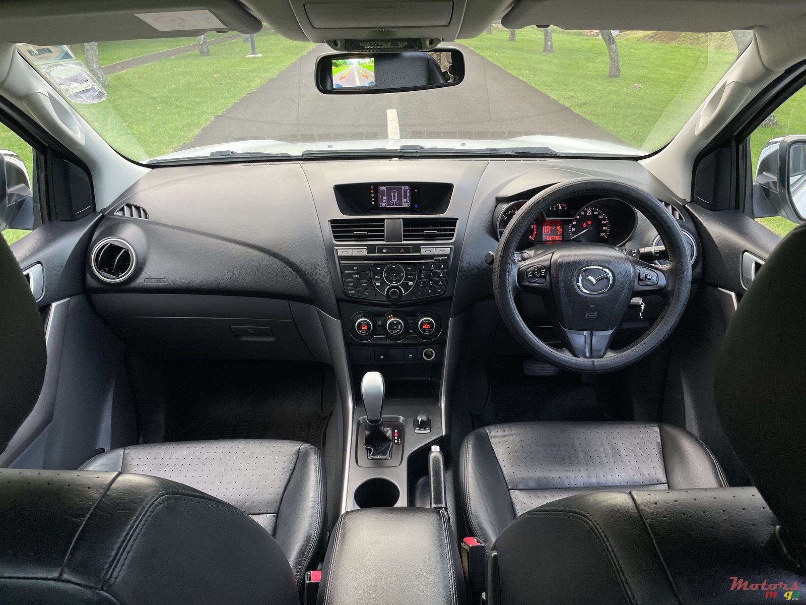 2015' Mazda BT-50 photo #6