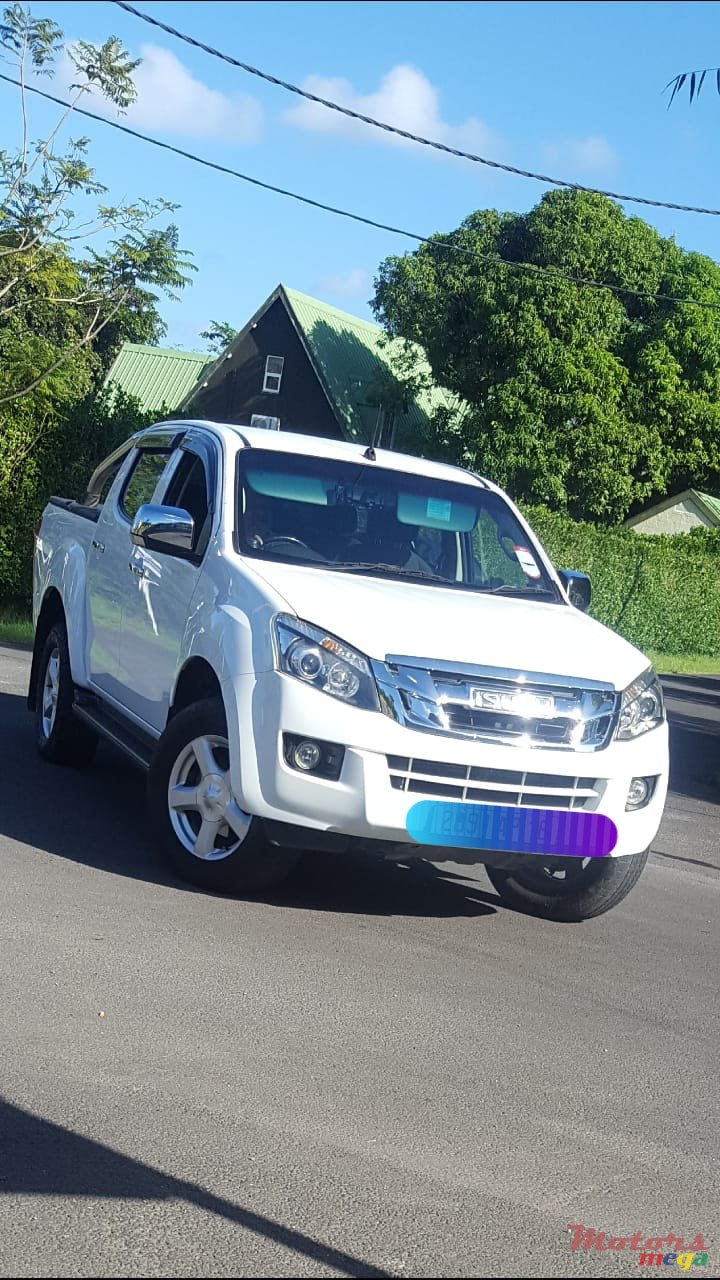 2016' Isuzu 2X4 photo #2