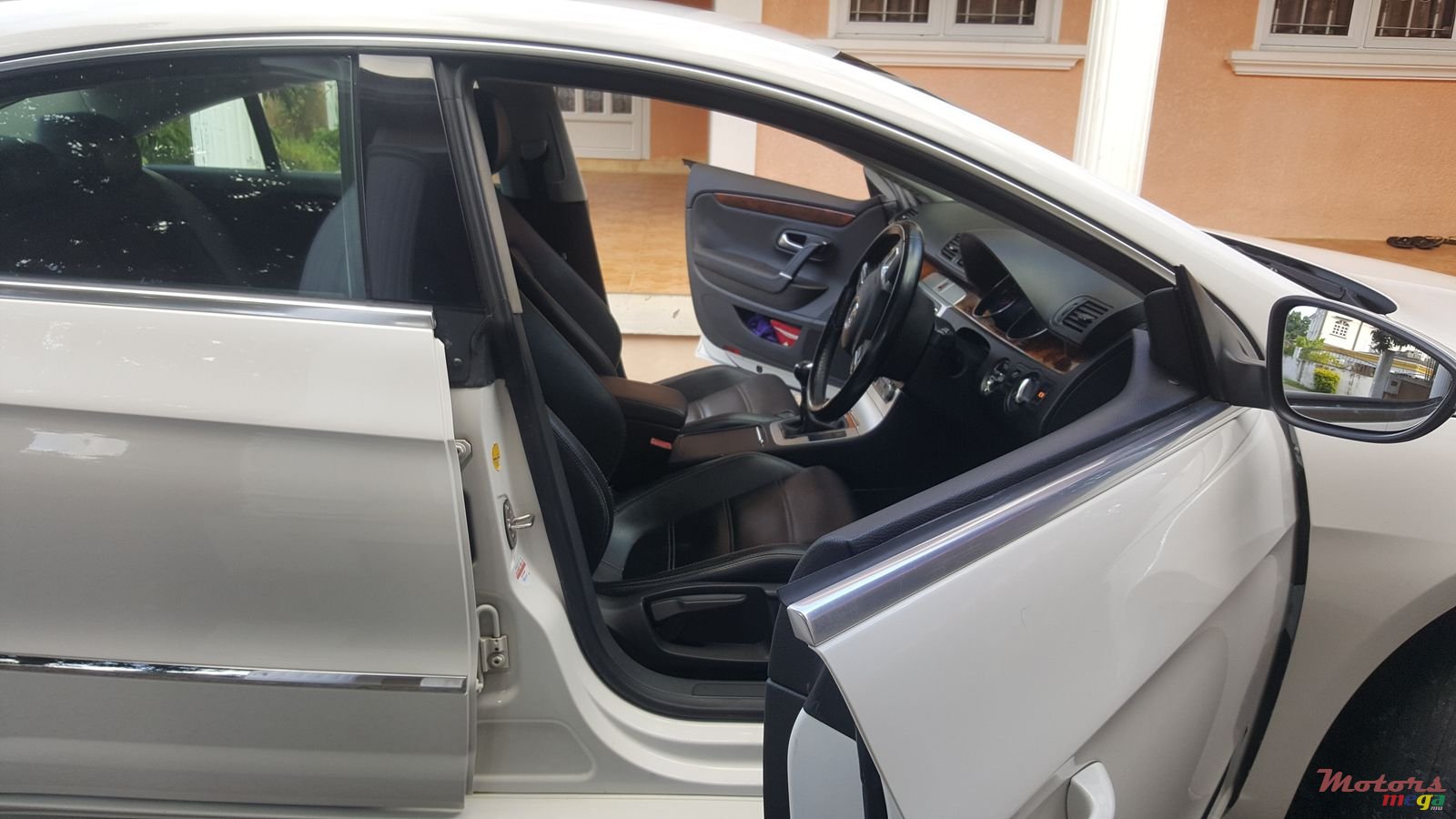 2011' Volkswagen Passat CC photo #3