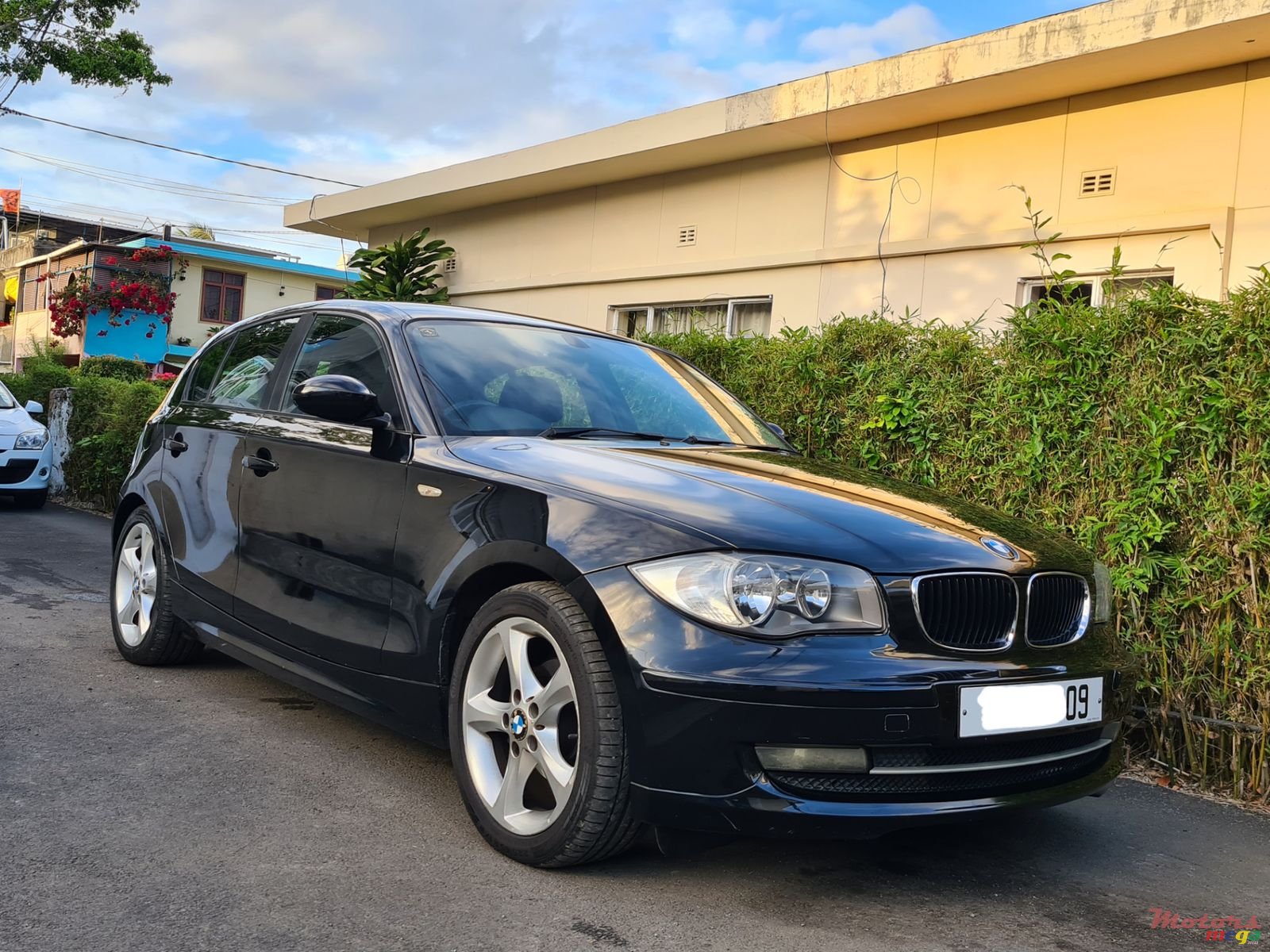 2009' BMW 116 photo #1