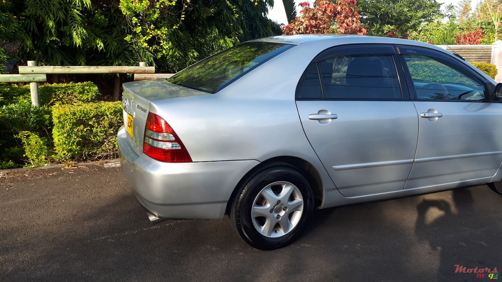 2004' Toyota Corolla photo #2