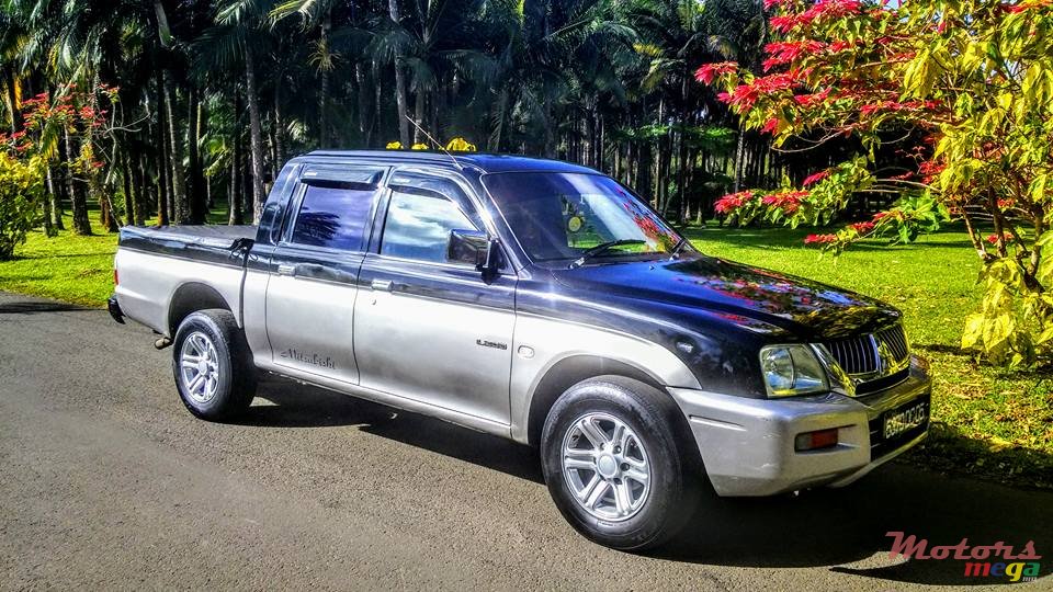 2005' Mitsubishi L200 Warrior 2.9D photo #2