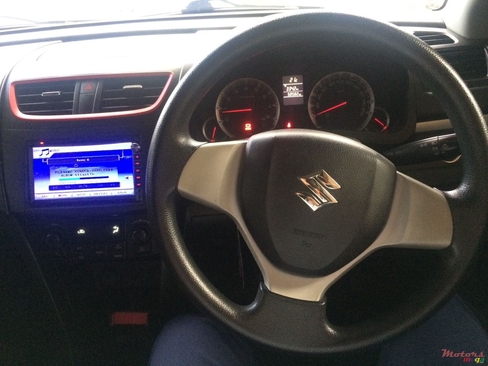 2011' Suzuki Swift photo #2