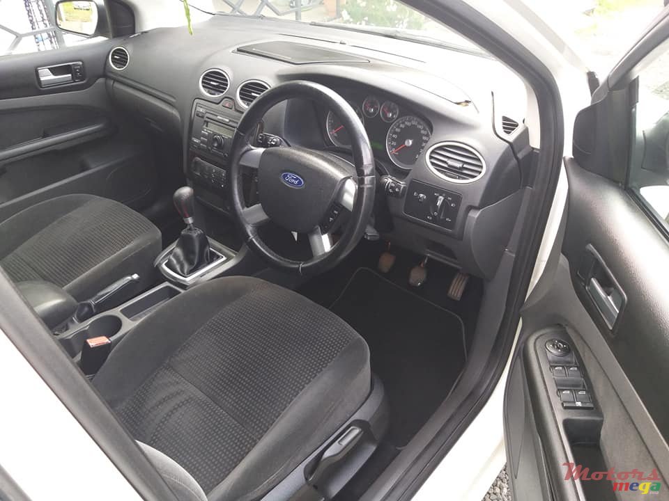 2006' Ford Focus HATCHBACK 1.4L photo #4