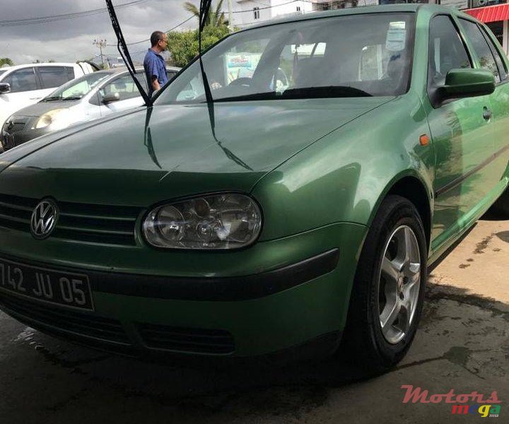 2005' Volkswagen Golf photo #1