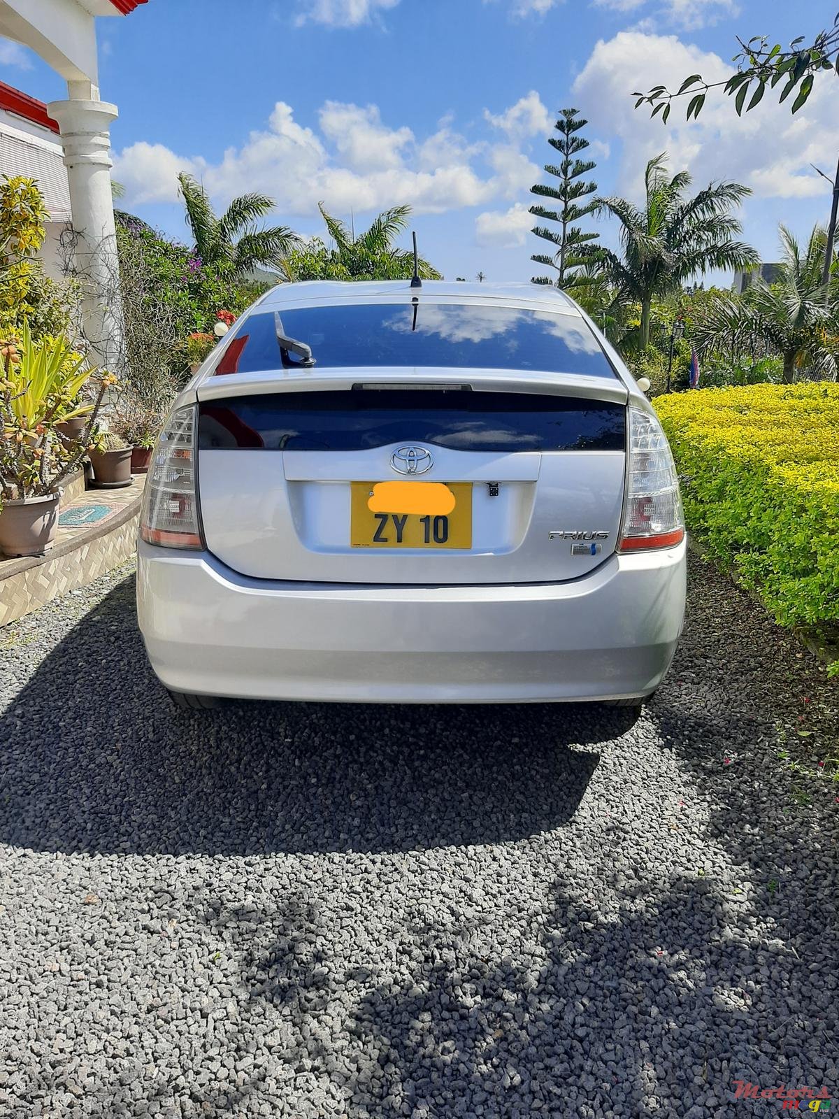 2010' Toyota Prius photo #3
