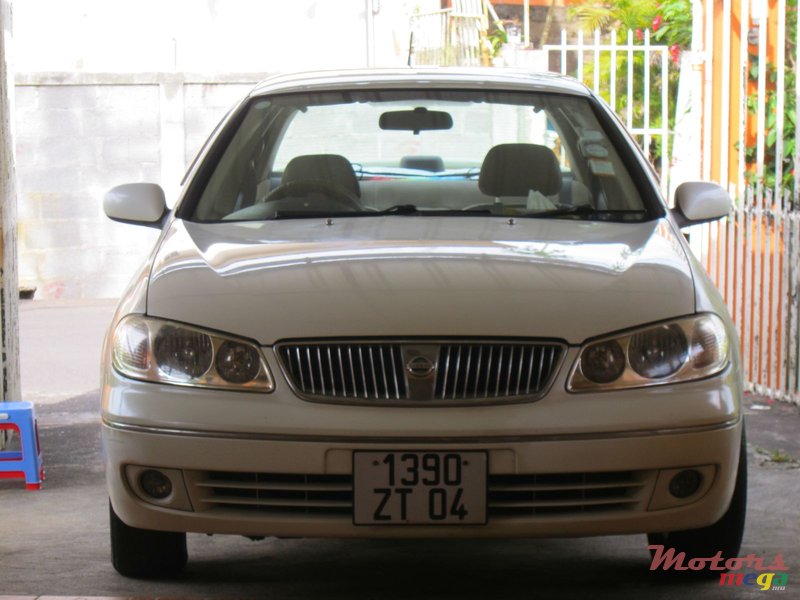 2004' Nissan Sunny photo #1