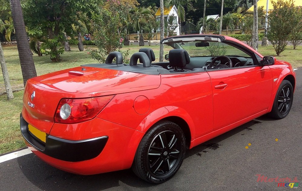 2005' Renault Megane convertible photo #2