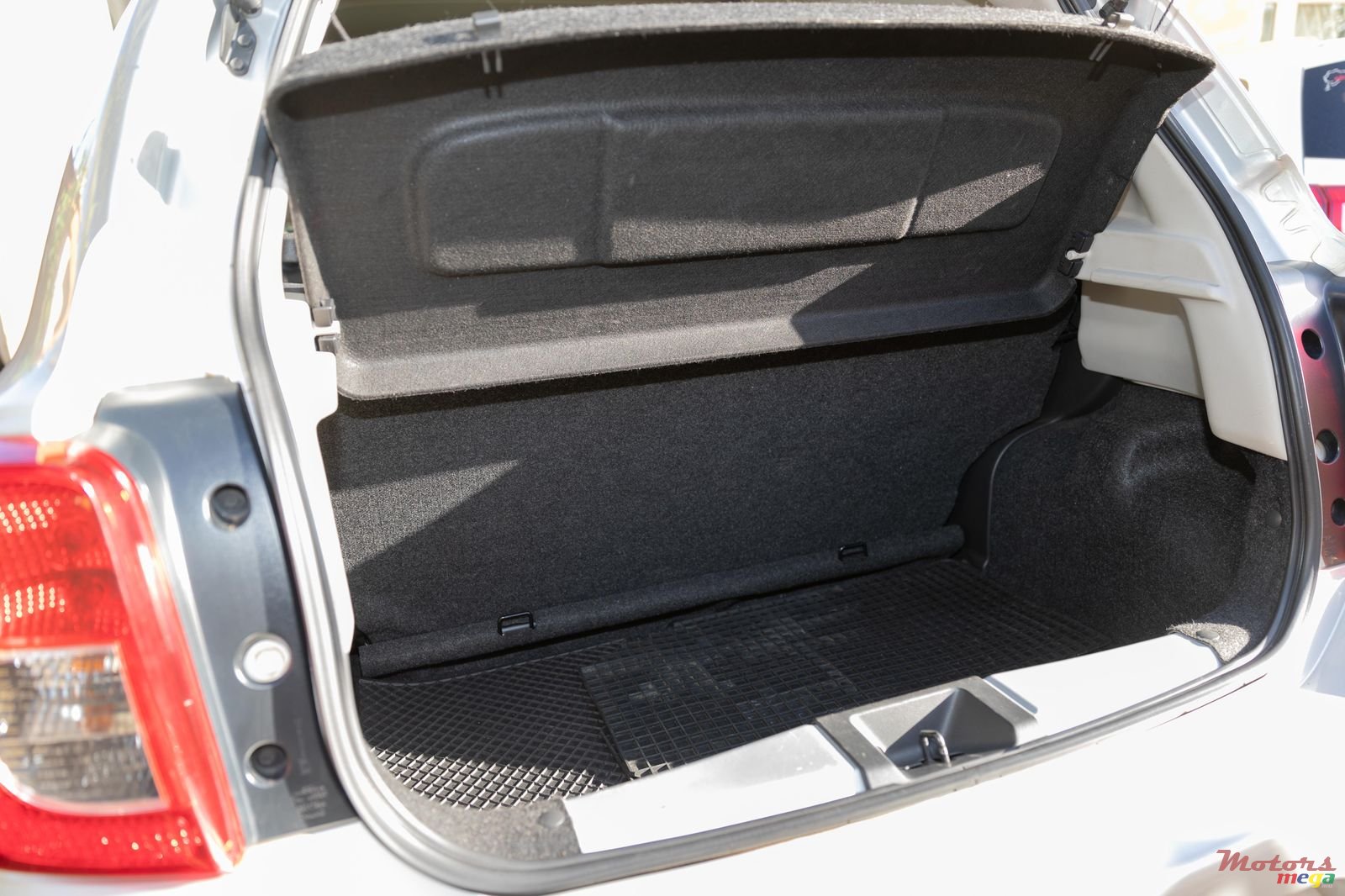 2014' Nissan March photo #7