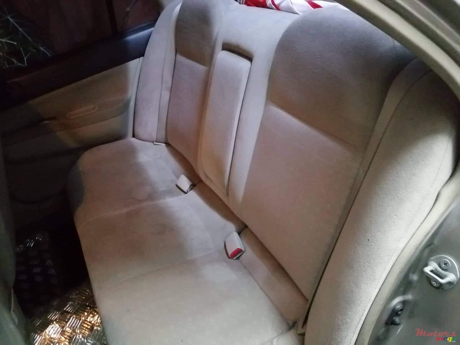 2004' Mitsubishi Lancer photo #4