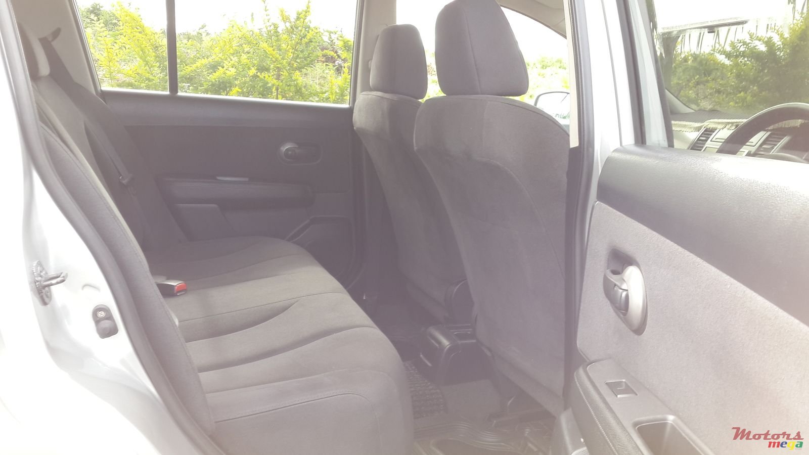 2007' Nissan Hatchback photo #6