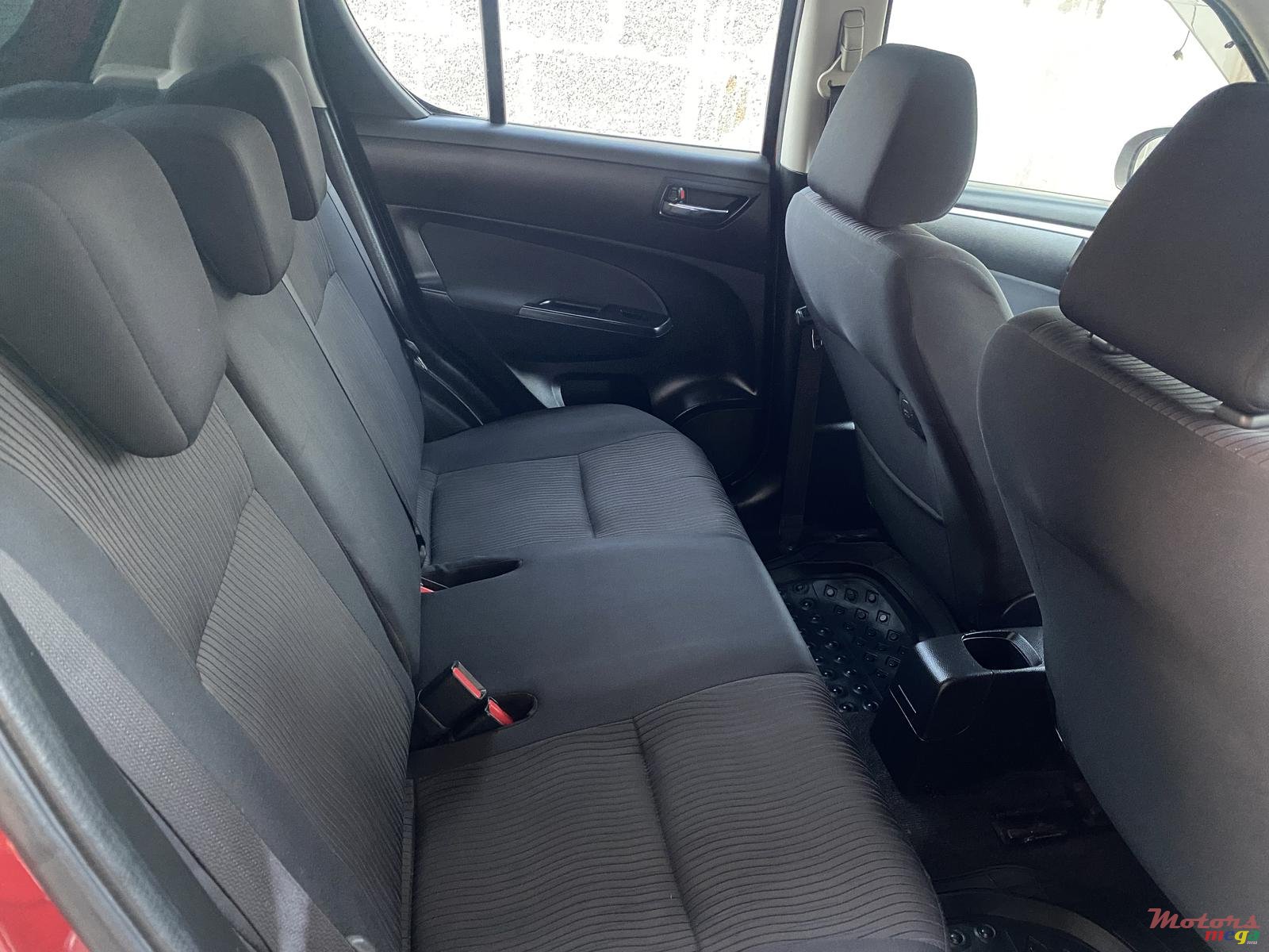 2012' Suzuki Swift photo #6