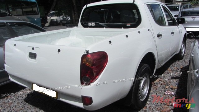 2010' Mitsubishi l 200 photo #3