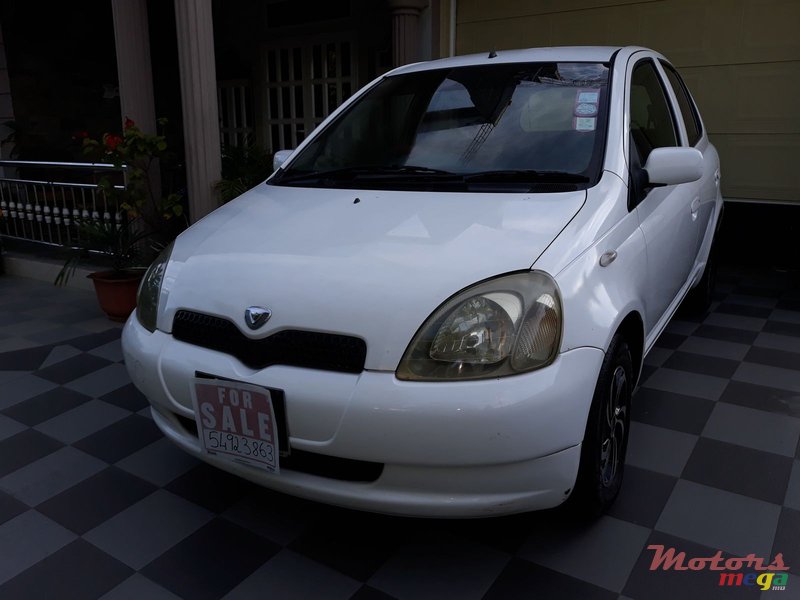 2000' Toyota Vitz photo #1