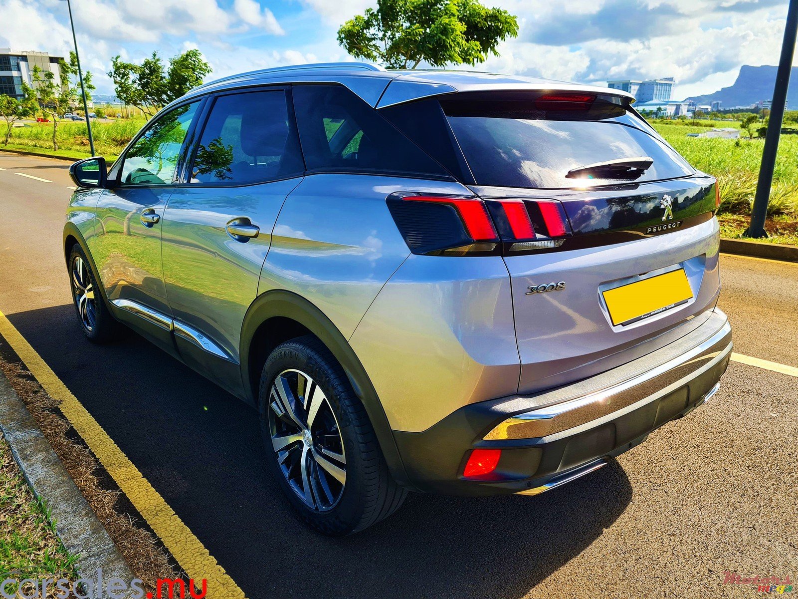 2018' Peugeot 3008 1.2 Allure photo #3