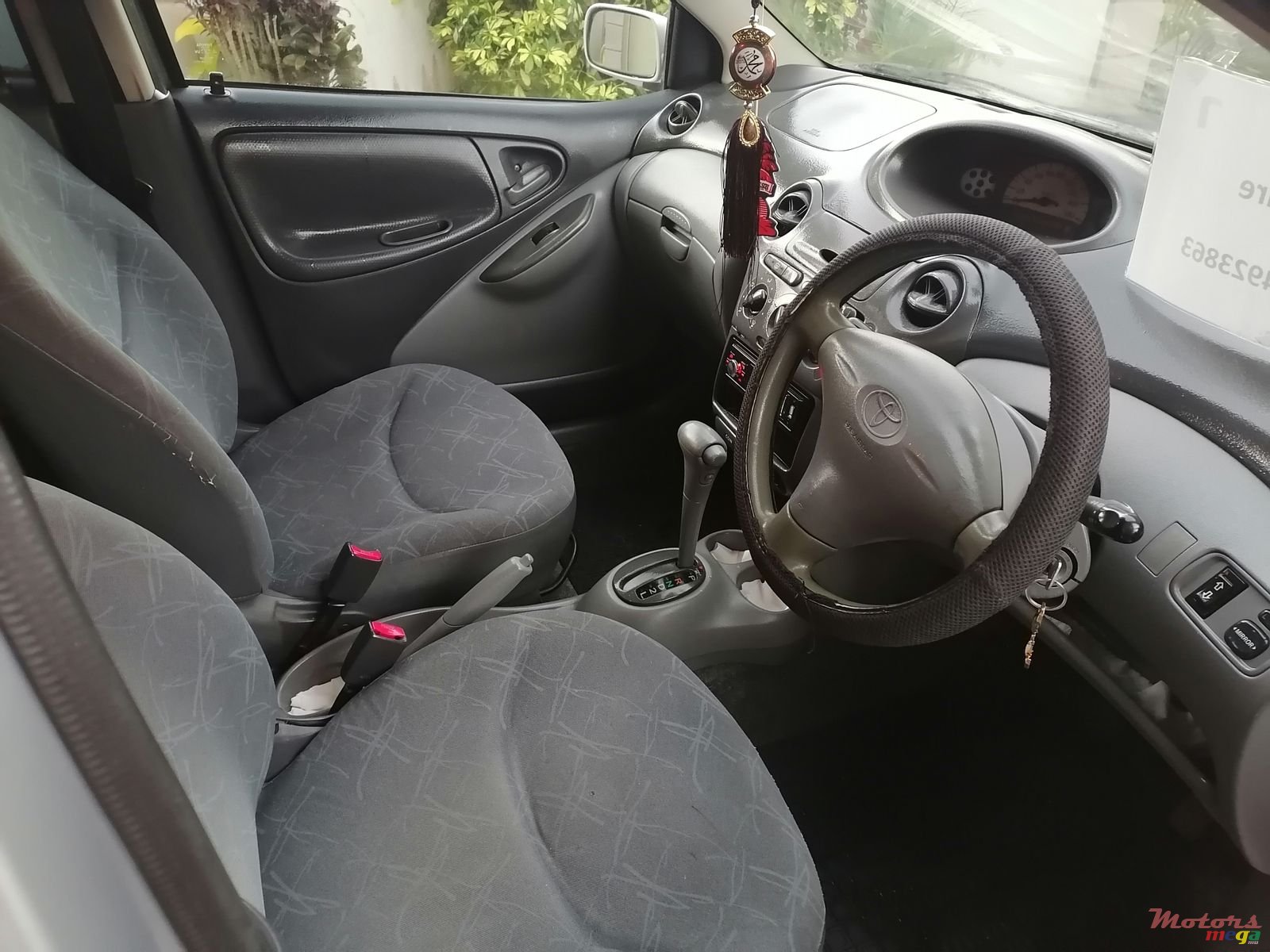 2001' Toyota Vitz photo #3