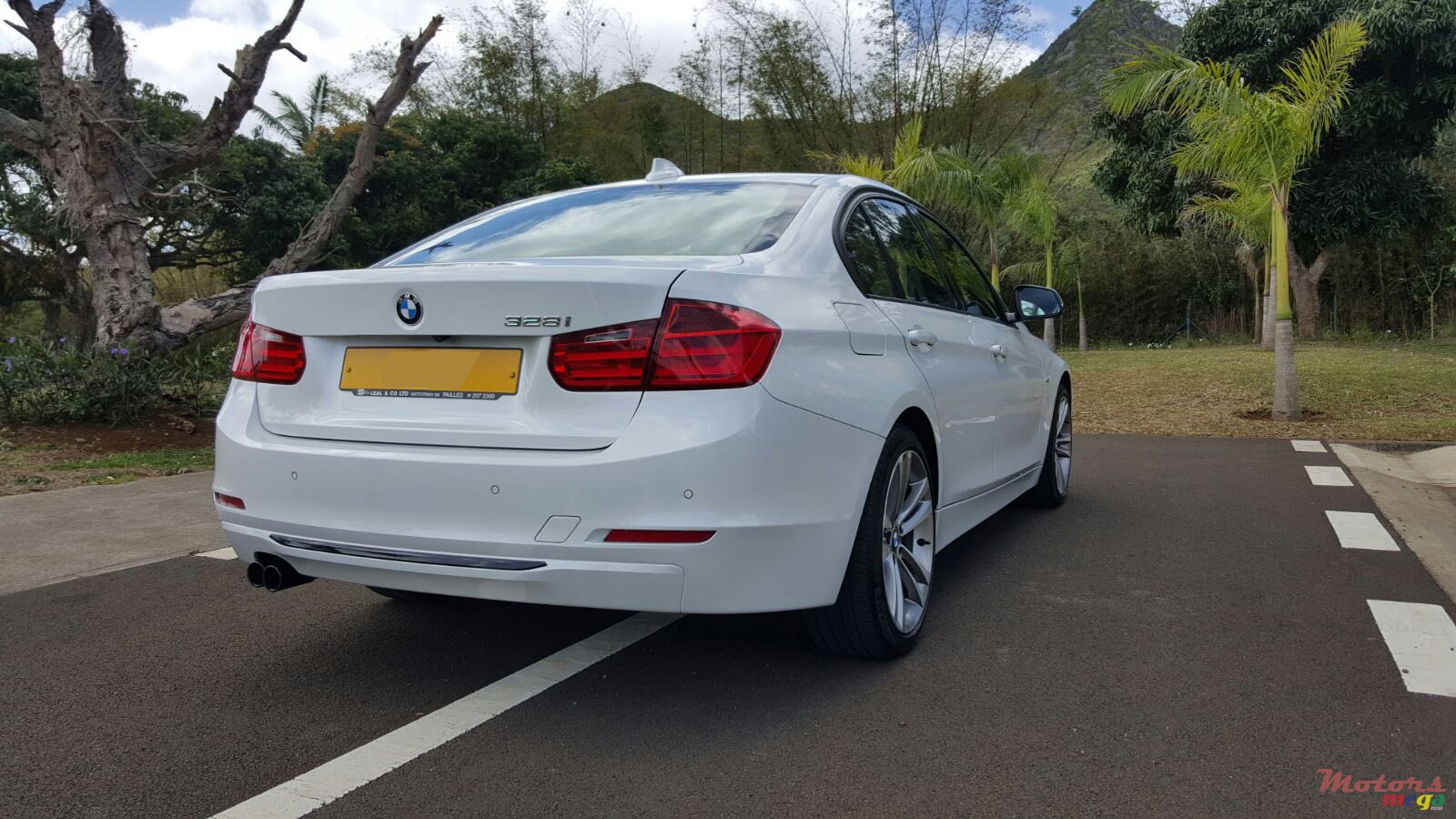 2012' BMW 328 photo #3