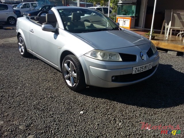 2007' Renault Megane photo #1