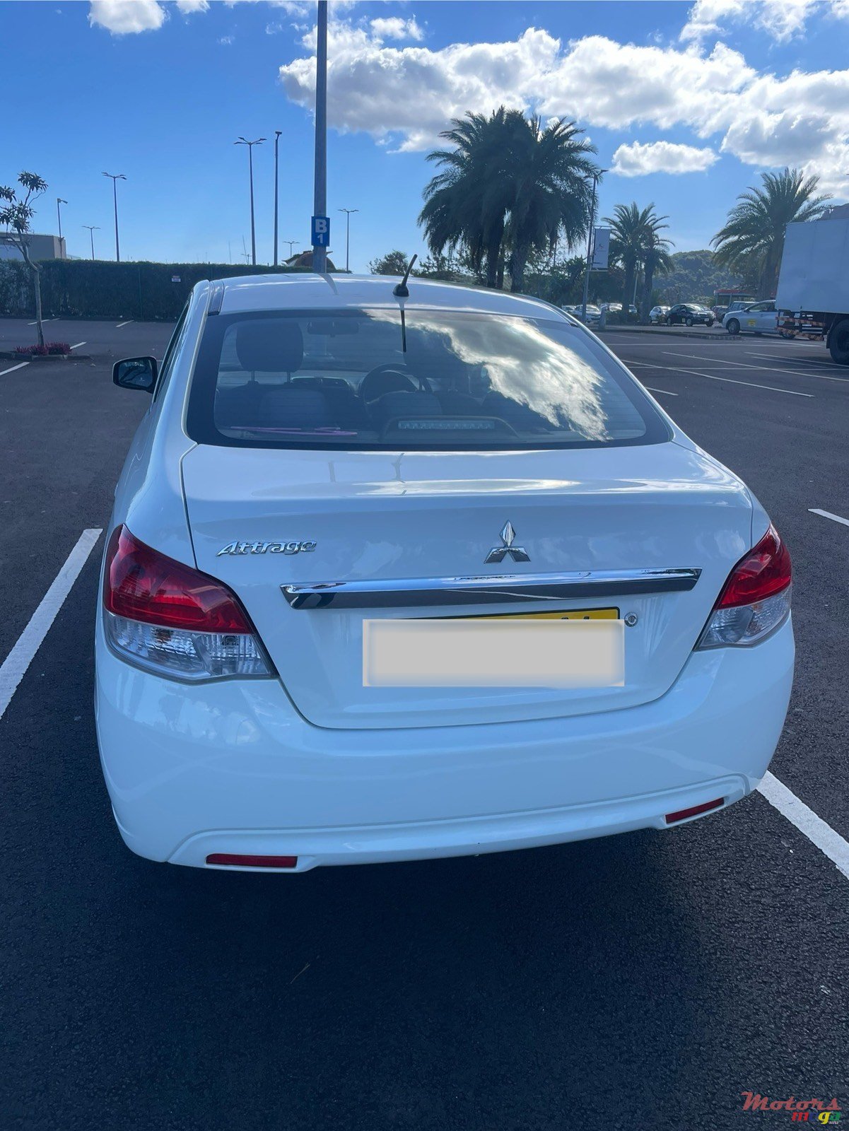 2014' Mitsubishi Attrage Sedan photo #1