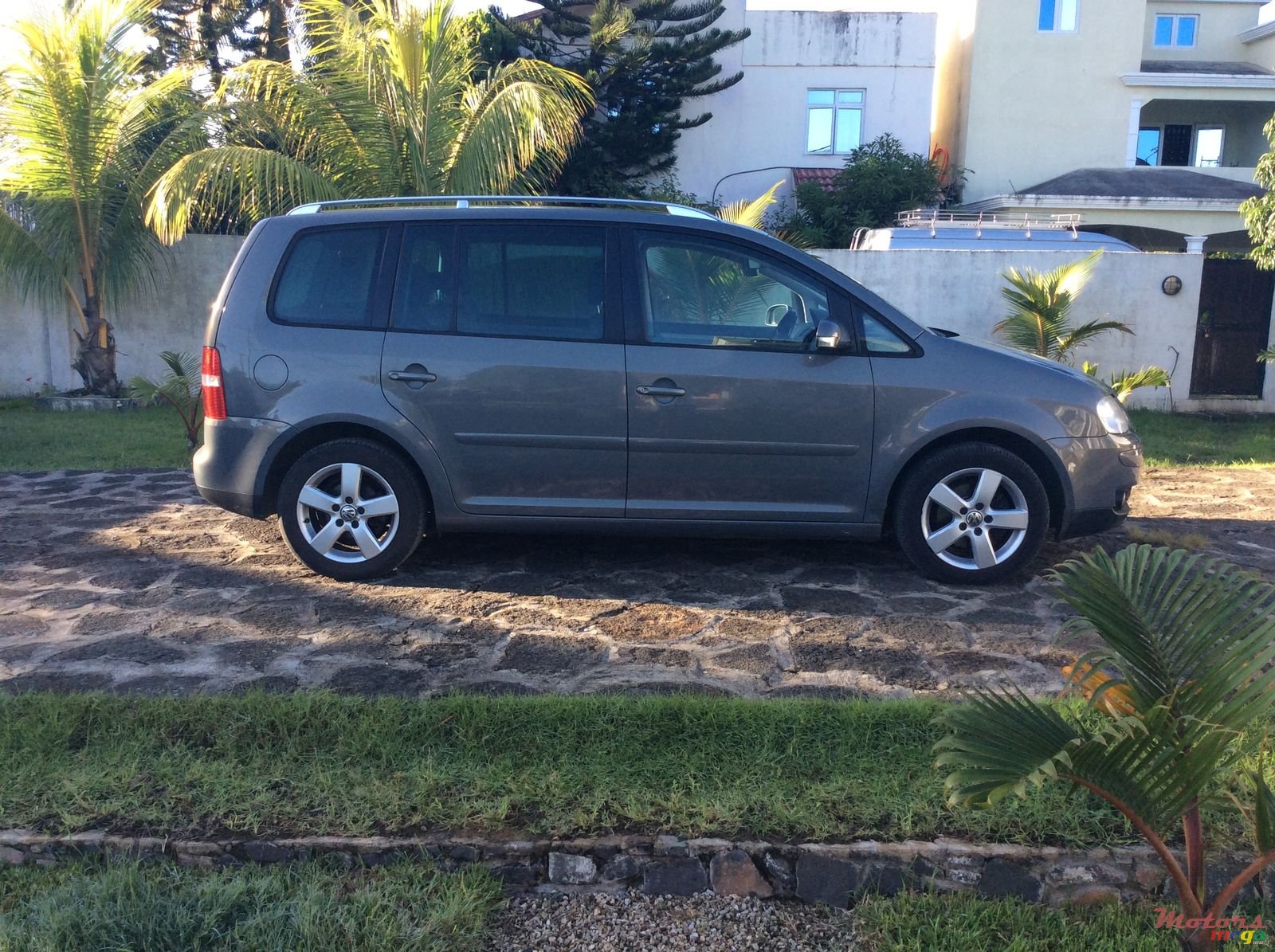 2011' Volkswagen photo #2