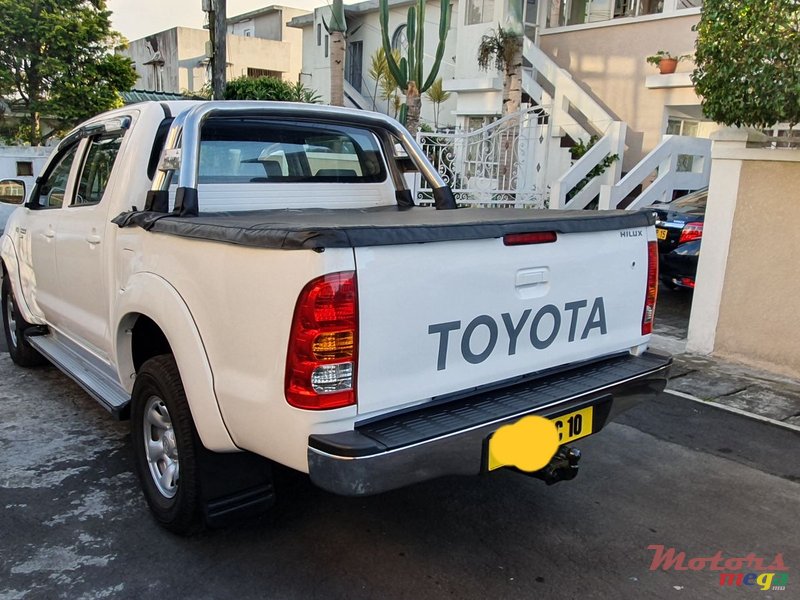 2010' Toyota Hilux 4x4 photo #3