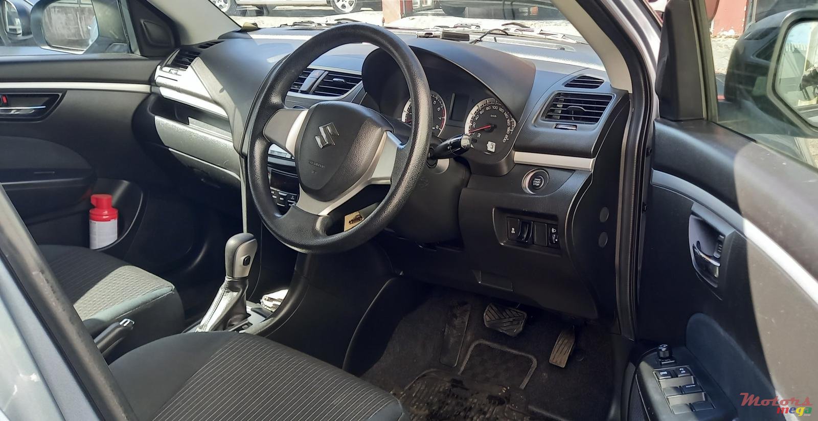 2015' Suzuki Swift photo #5