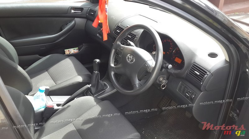 2007' Toyota Avensis photo #5