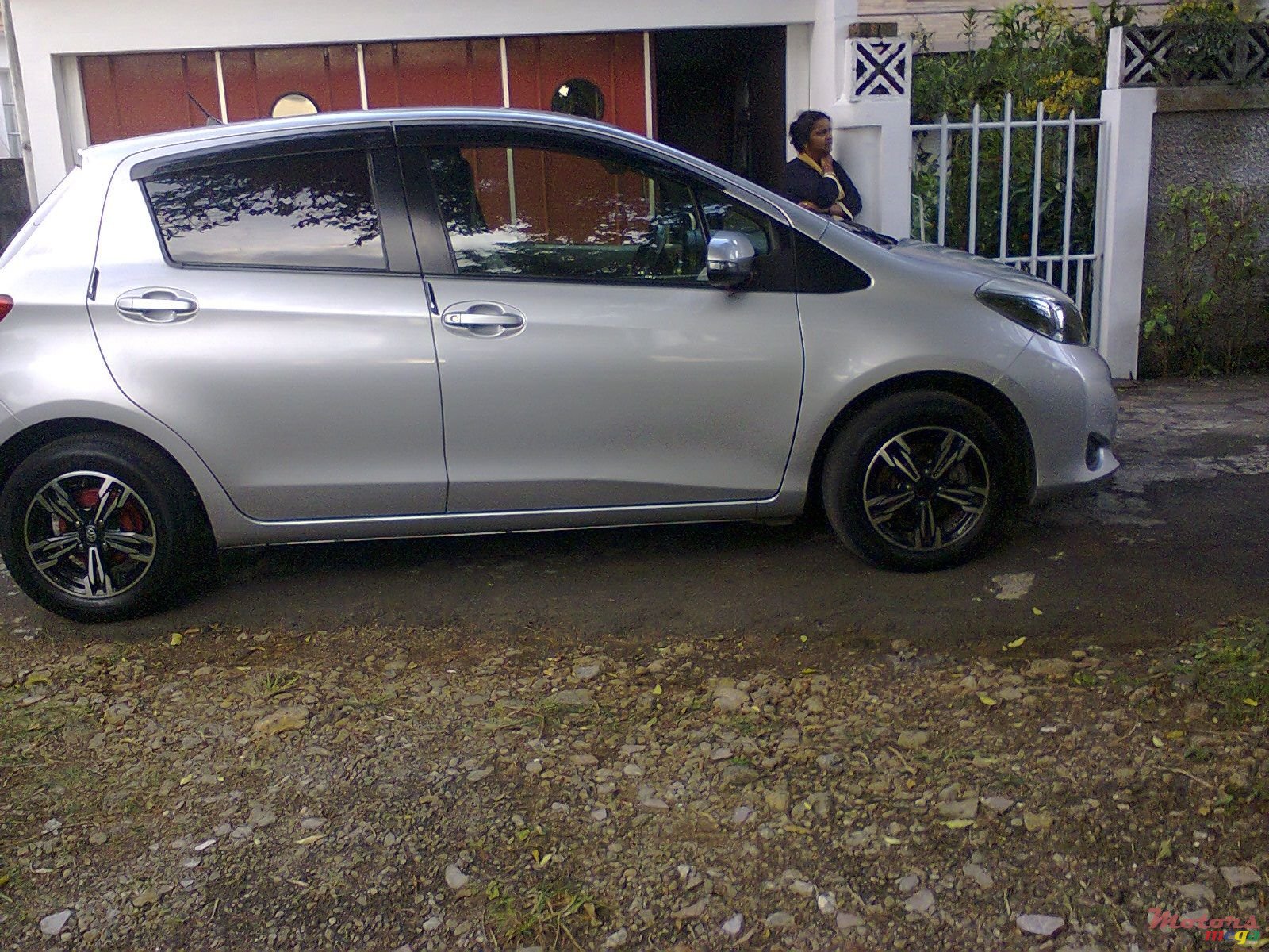 2013' Toyota Vitz photo #2