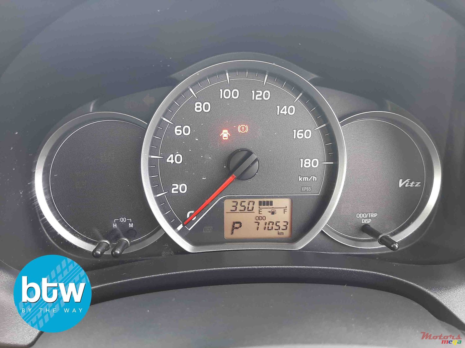 2012' Toyota Vitz photo #7