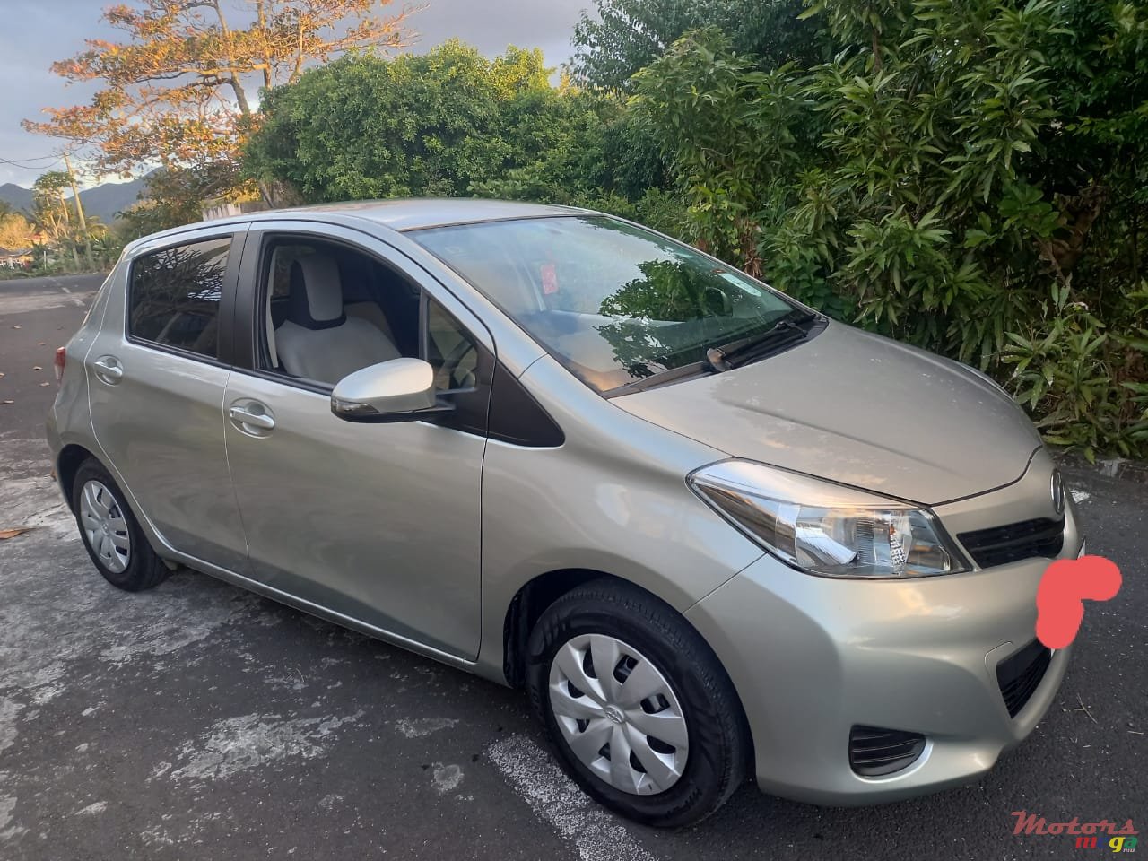 2014' Toyota Vitz photo #5