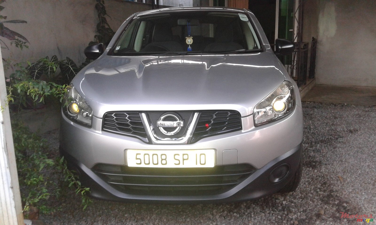 2010' Nissan photo #1