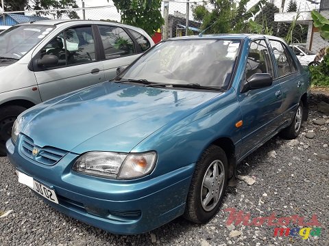 2002' Nissan Sentra photo #2