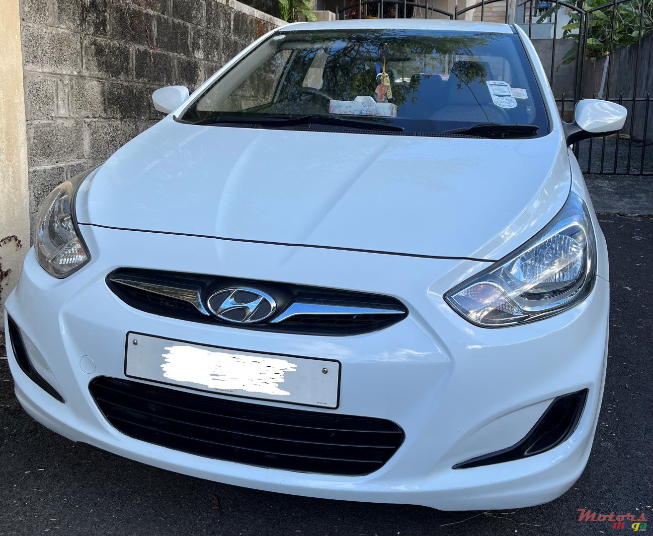 2012' Hyundai Accent photo #3