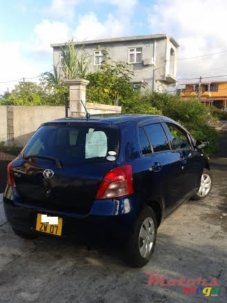 2007' Toyota Vitz photo #1