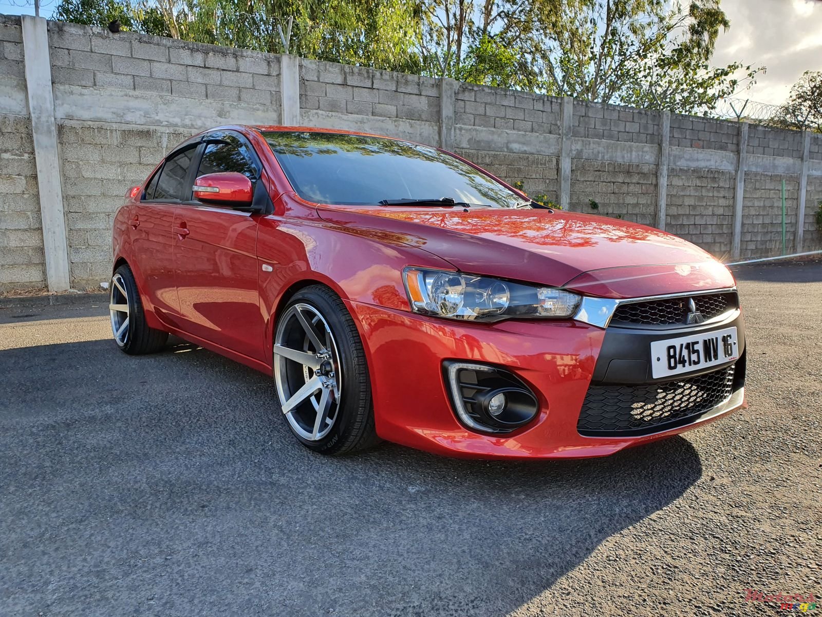 2016' Mitsubishi photo #1