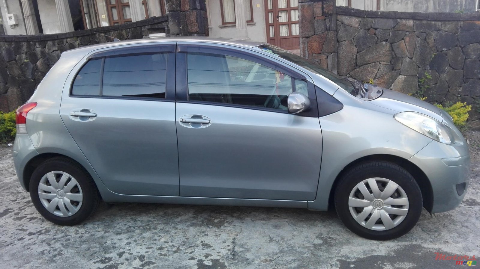 2010' Toyota Vitz photo #1