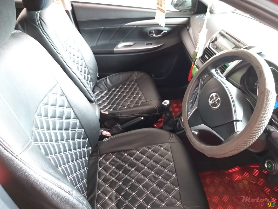 2014' Toyota Yaris photo #3