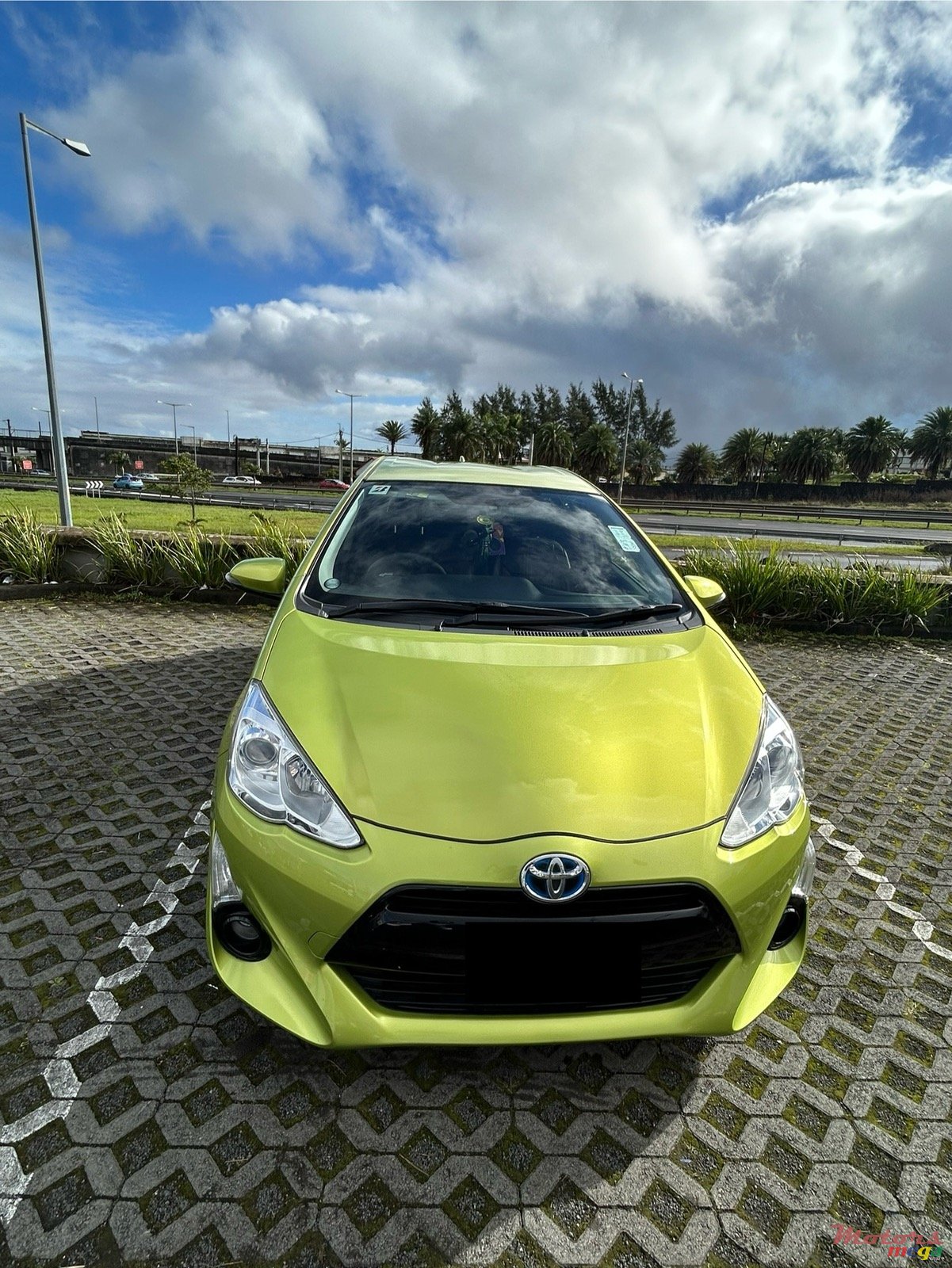 2016' Toyota Aqua photo #1